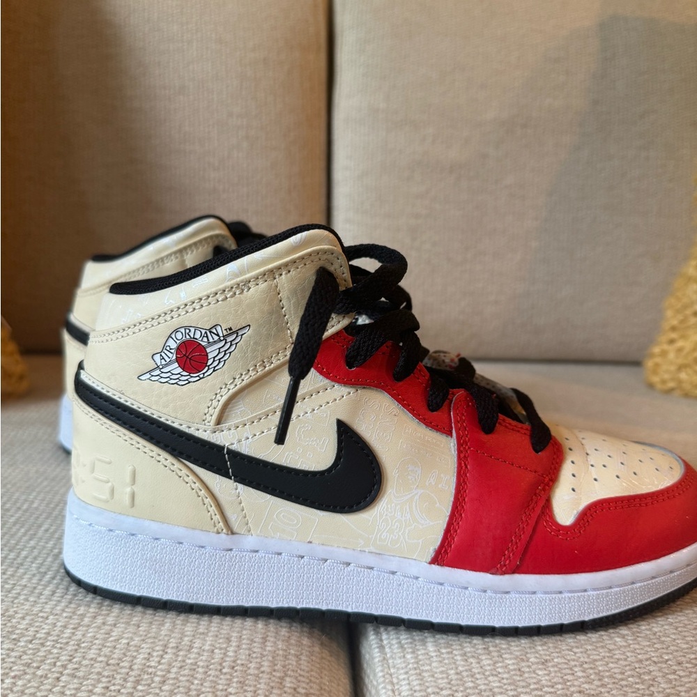 AIR JORDAN - DUNK CONTEST (KIDS 5 - fits a Women’s Size 6/6.5)